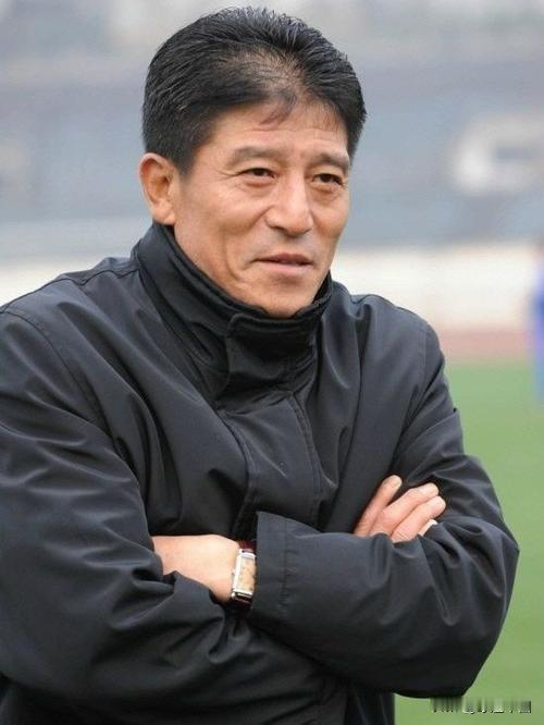 2001年，李章洙率重庆力帆在上海集训，听闻徐根宝的“根宝足球基地”就在附近，便