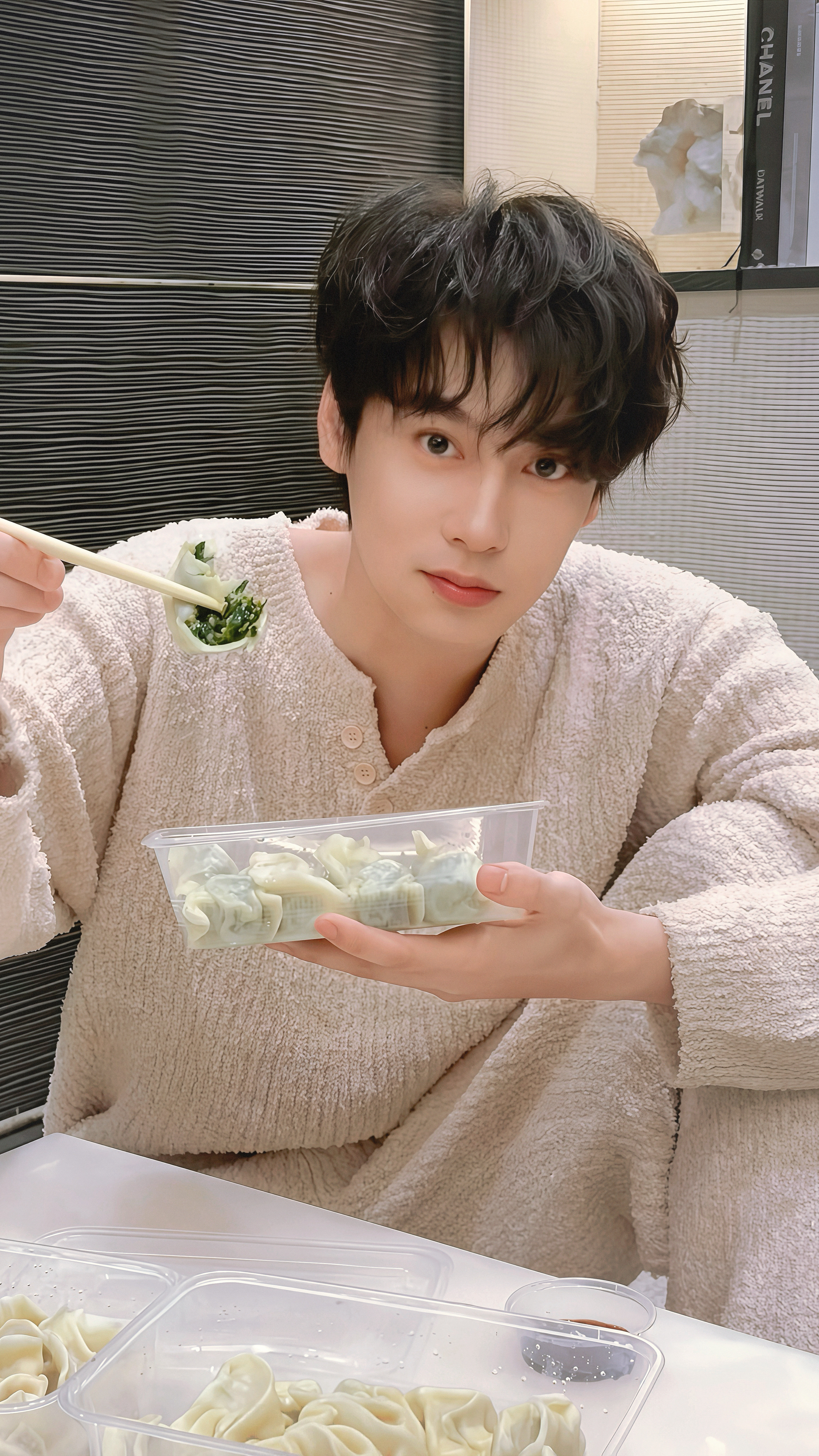 怎么有人吃饺子这么乖