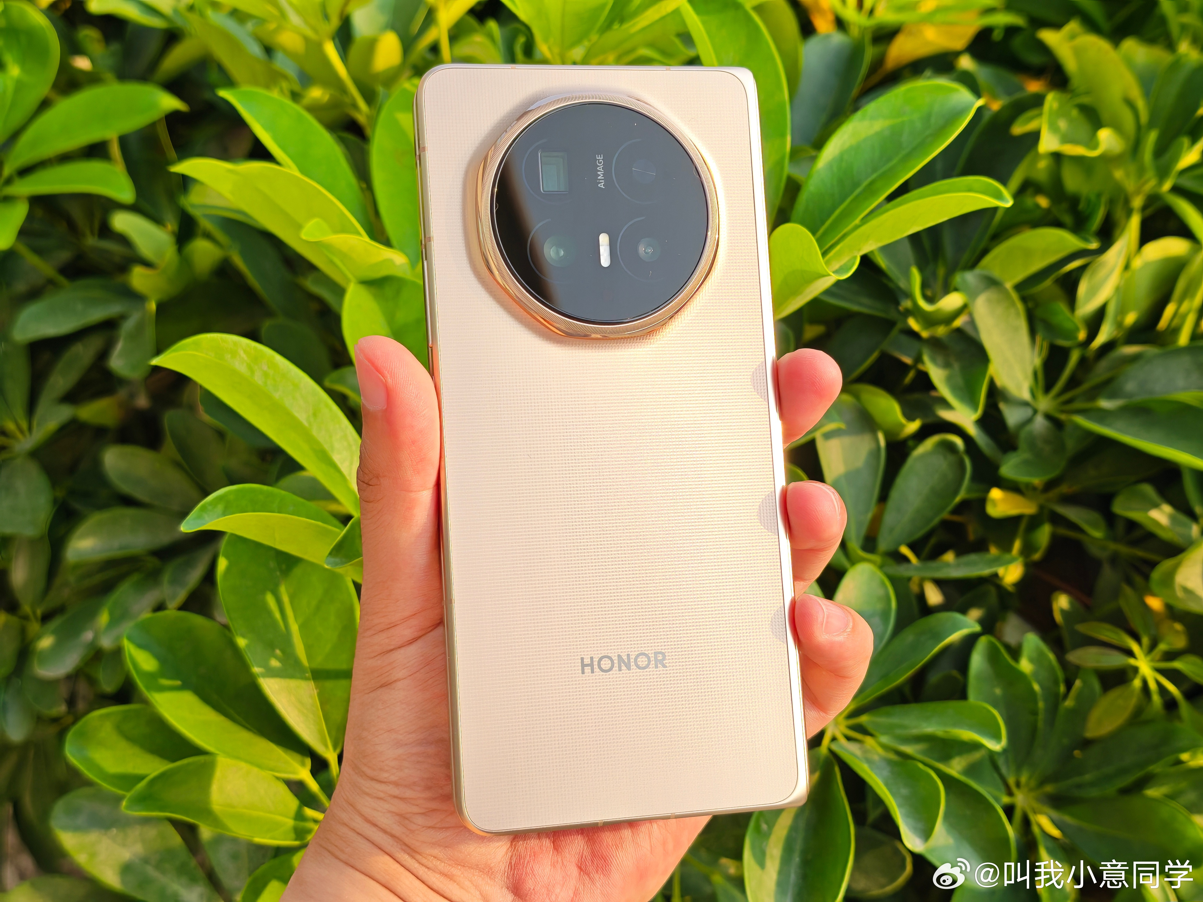 手机涨价这个事儿影响还是挺广的，我不太懂手机的朋友都来问我换手机怎么买了。我个人