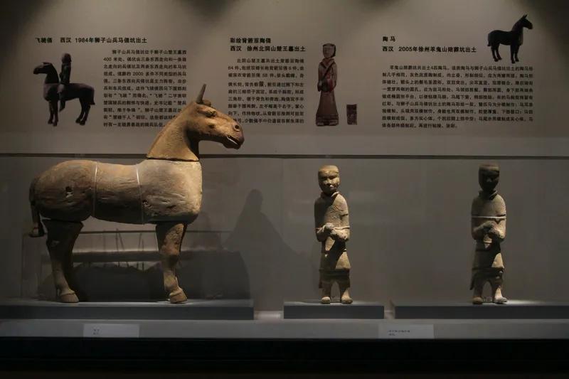 周末正赶上儿子因为高考放假，就去穷游徐州。看看徐州的景点，都是免费的。先去逛了宝