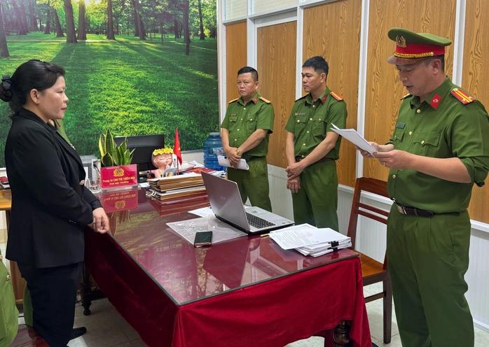 越南嘉莱一所幼儿园的校长指示合同教师编制虚假记录，从预算中提取5亿越南盾被捕