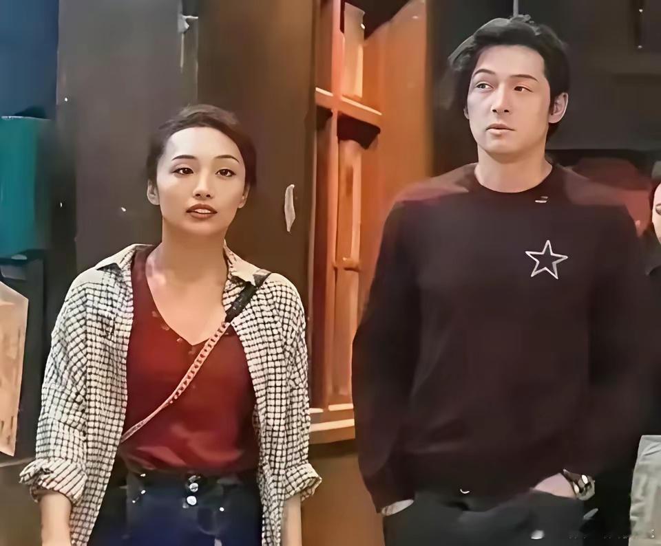 其实胡歌娶助理黄曦宁，其实不是下娶而是精明。第一知根知底，靠谱。黄曦宁从2016