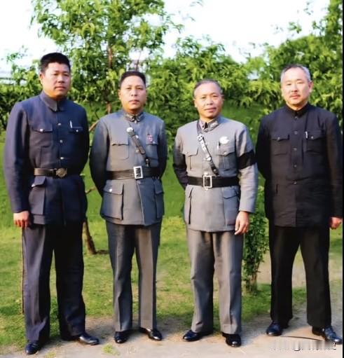 李宗仁戴着黑纱留影这张珍贵合影拍摄于1942年5月，在湖北省老河口市留下这张