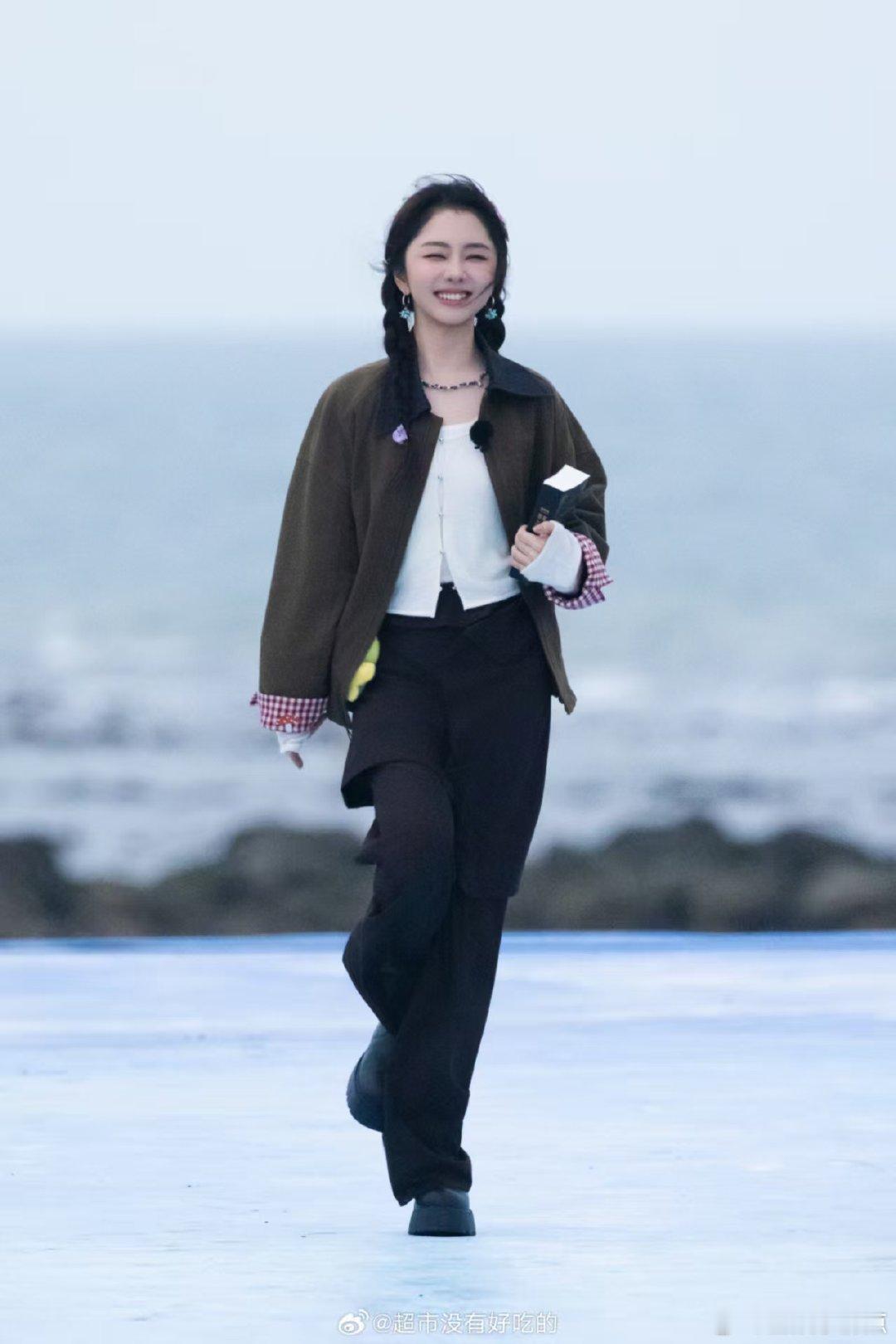 谭松韵想带朋友再上客栈亲爱的客栈一次旅程，满心欢喜，谭松韵想带朋友再赴客栈之