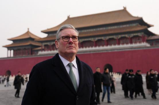 斯塔默到紫禁城打卡，目睹已有600多年历史的宏伟建筑，斯塔默驻足观看，肃然起敬，