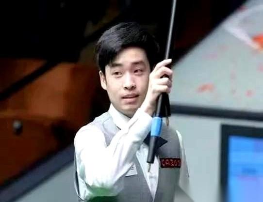 希金斯，连续三年大师赛一轮游。你敢信？一个拿了31个排名赛冠军、被封为“巫师”