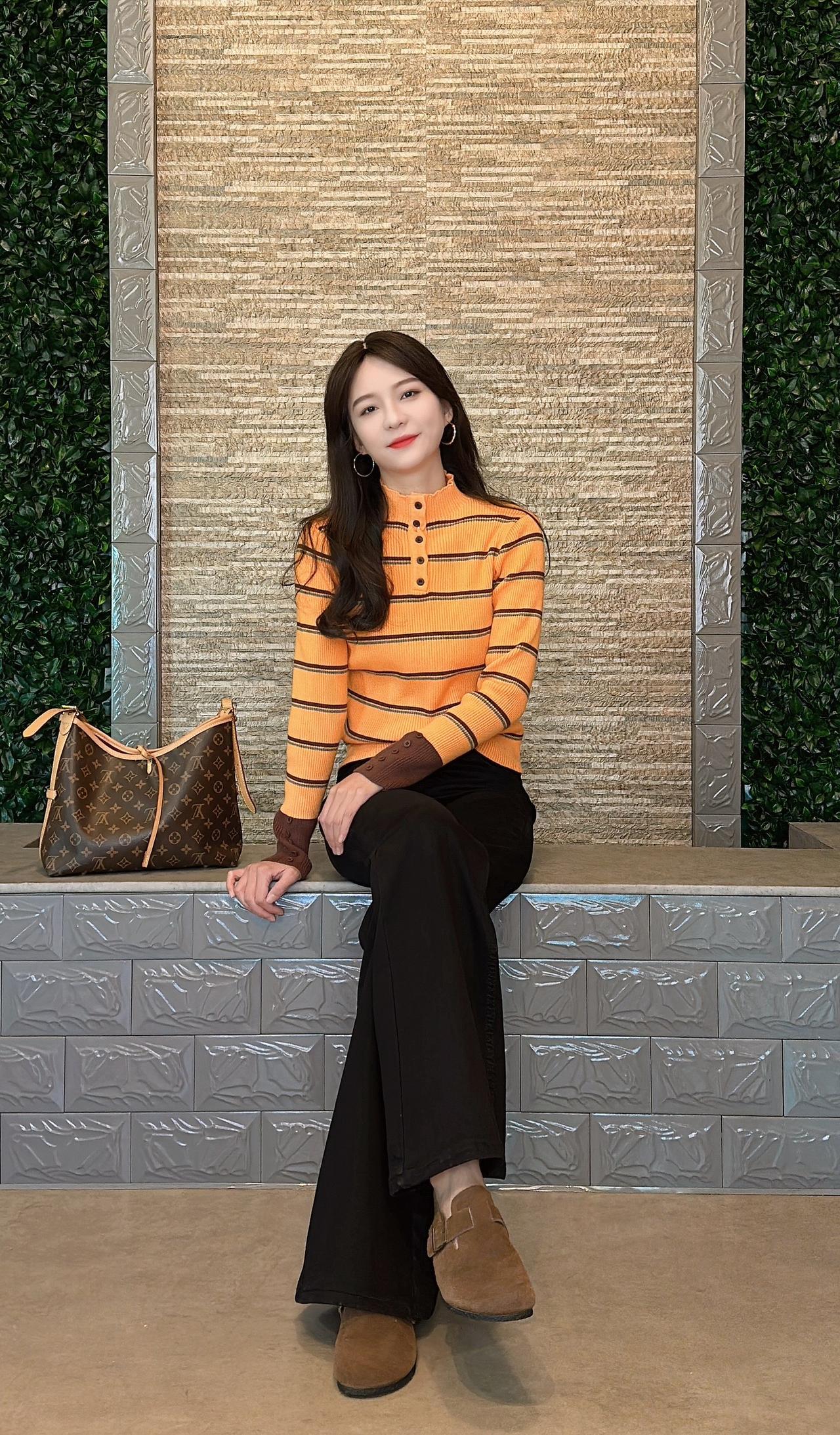 成年人最大的清醒，好听的话别当真，难听的话别较真。针织毛衣冬季穿搭