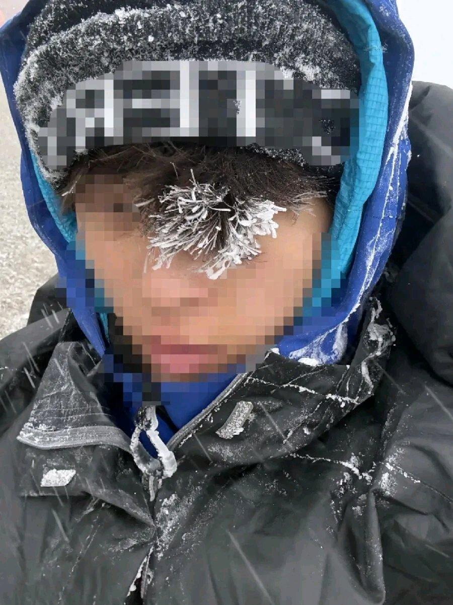 2026年五一假期，山西五台山的一场风雪给驴友们上了一课。5月2日，强冷空气来袭