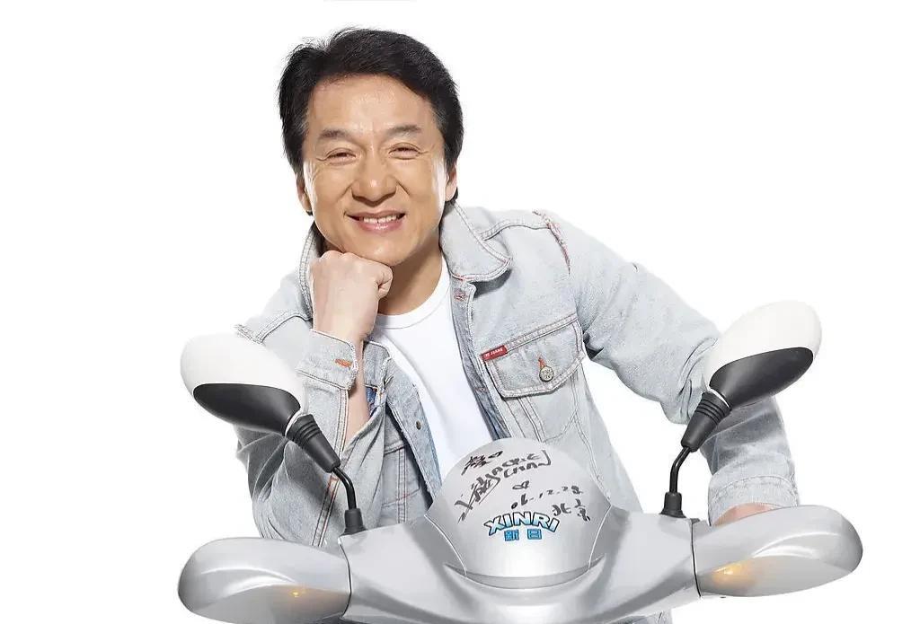 撒贝宁问成龙:“你代言爱多VCD，爱多这个牌子不见了;你代言汾煌可乐，这个可乐