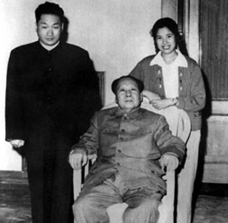 1976年毛主席临终前召见谢静宜，特意谈到毛岸青，并郑重提出个人的重要要求！1