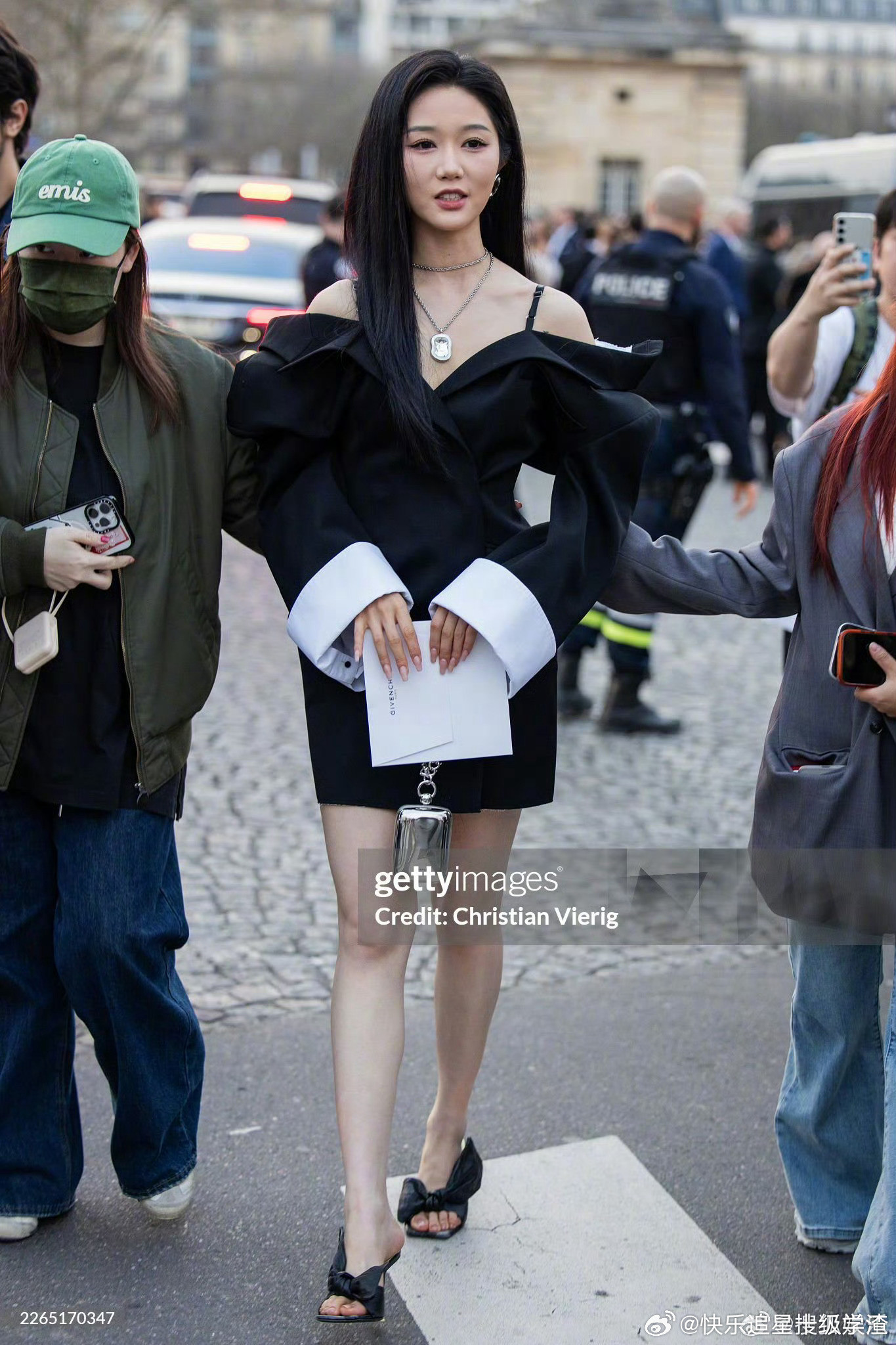 岳雨婷为了看秀太拼了