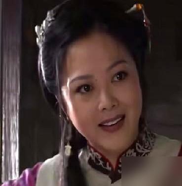 真人漂亮得不行，一上镜，完了，土得掉渣，导演李旭急得直跺脚。我前几年在剧组做