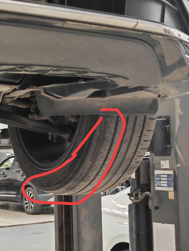 迈腾吃胎严重开到5万多公里，四条轮胎报废了，具体表现大家看图片，4儿子店说这个