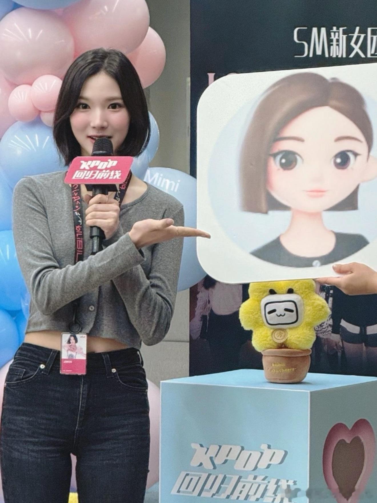 大家应该都经常用豆包吧？豆包图标是个动漫化的知性小姐姐。图中的小姐姐据说就是豆