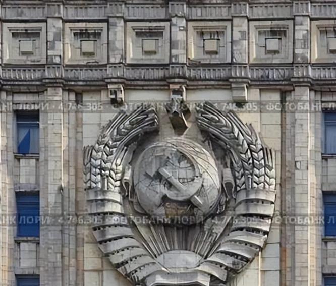为什么俄罗斯外交部大楼上仍挂着苏联国徽？其实原因很简单，不是为了吓美国，而是不炸