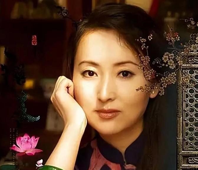 陈晓旭未出生时，她的母亲做过一个梦，梦到一个老头告诉她，你肚子里怀着的是个女儿，