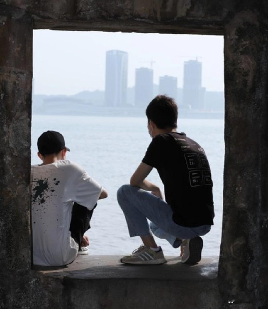 人在落魄时，才能看清哪个是真正的朋友一个人在贫穷落魄的时候，才能看清亲戚、朋