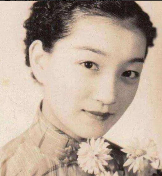 1961年，陆小曼穷得吃不起鸡蛋时，将唯一的貂皮大衣卖掉，买来几斤大闸蟹，请3个