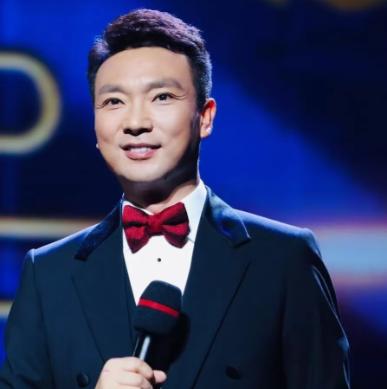 央视主持人康辉说：我下班回到家之后，我太太突然很严肃的跟我说，我可能得跟你谈谈，