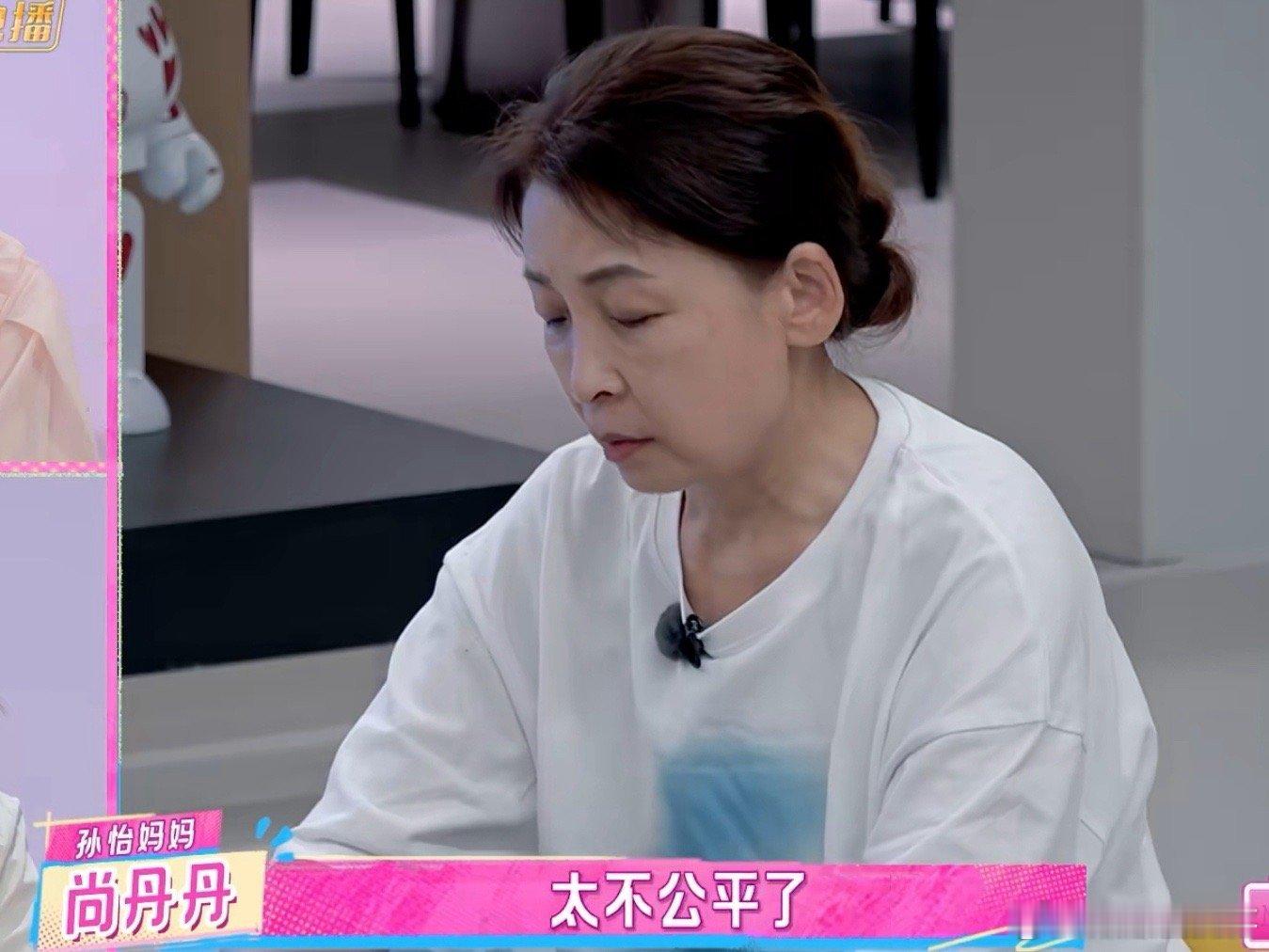 孙怡妈妈不希望孩子考第一名现在很多家长都在疯狂“鸡娃”，孙怡妈妈却反其道而行之