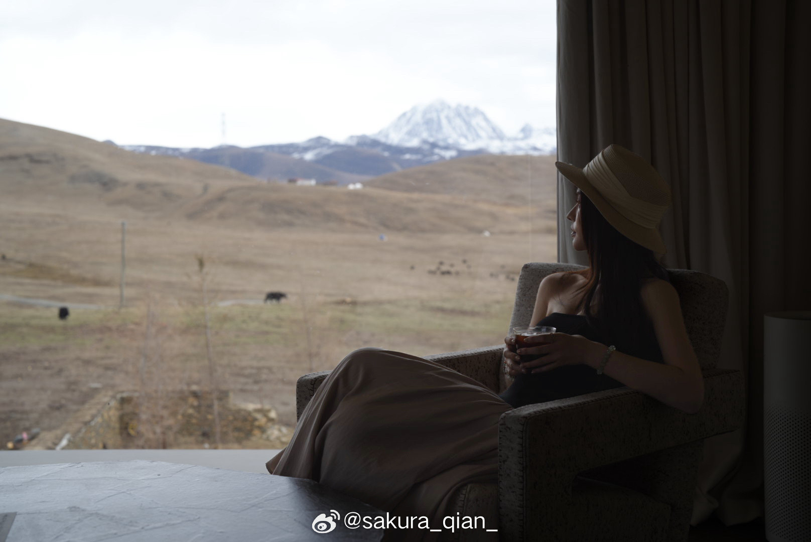 雪山在左，云海在右。川西旅行贡嘎雪山康定·野语YEYU云绕亚拉民宿