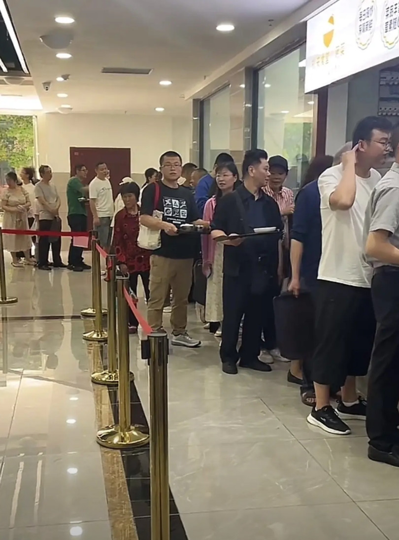 荣昌食堂火了：人都排到食堂门口外了可能高书记自己都没有料到，机关食堂目前来说