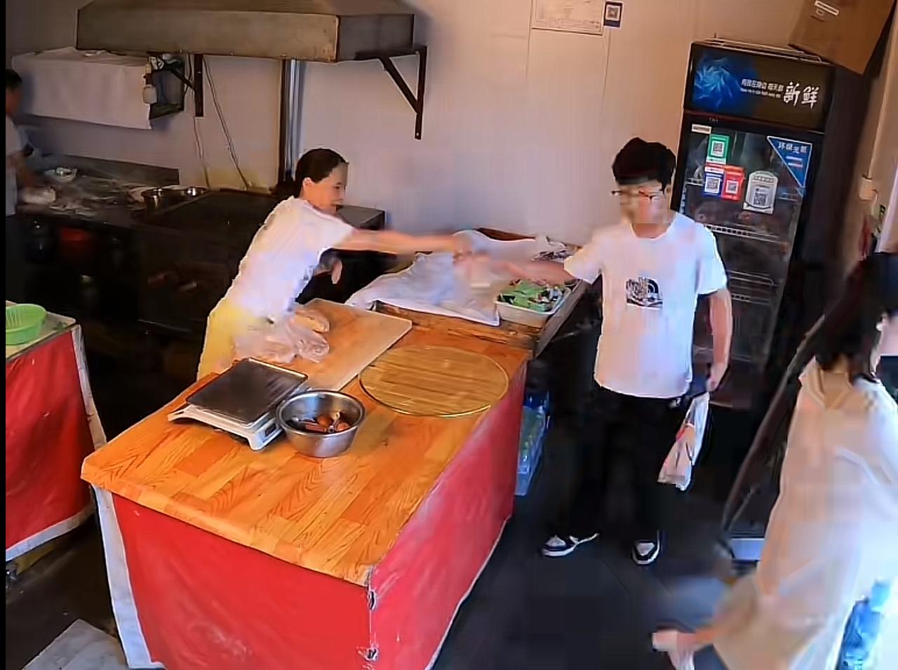 真幸运！山东济南，一家火烧店做梦也没想到，居然因为换了个邻居，自家生意发生了翻天