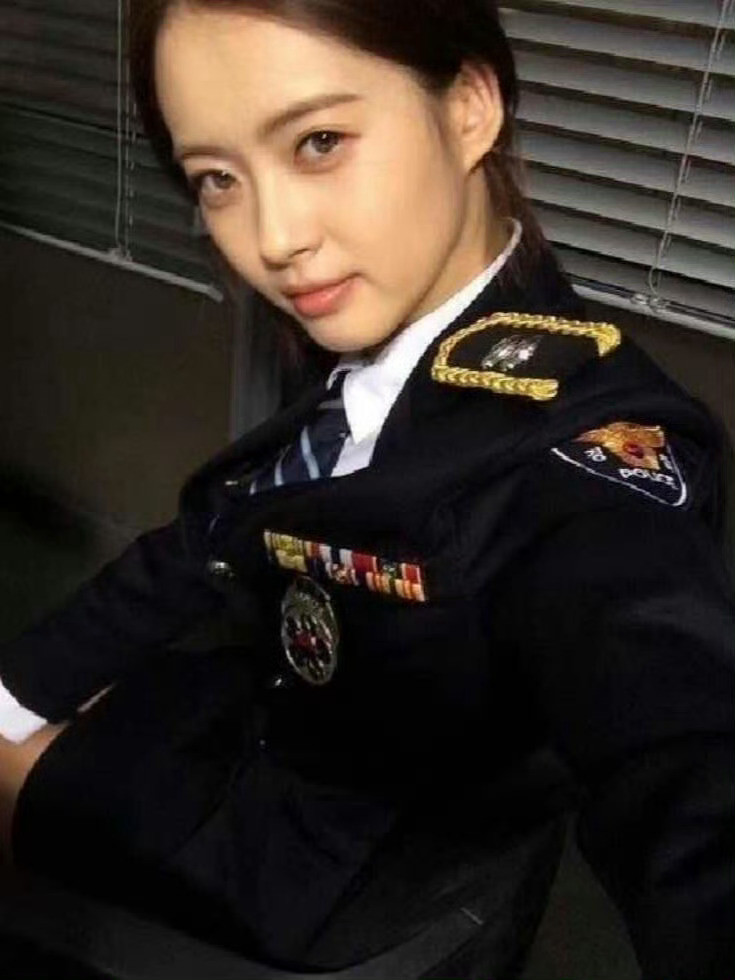 美得想去染个浅瞳色（高雅拉🌙