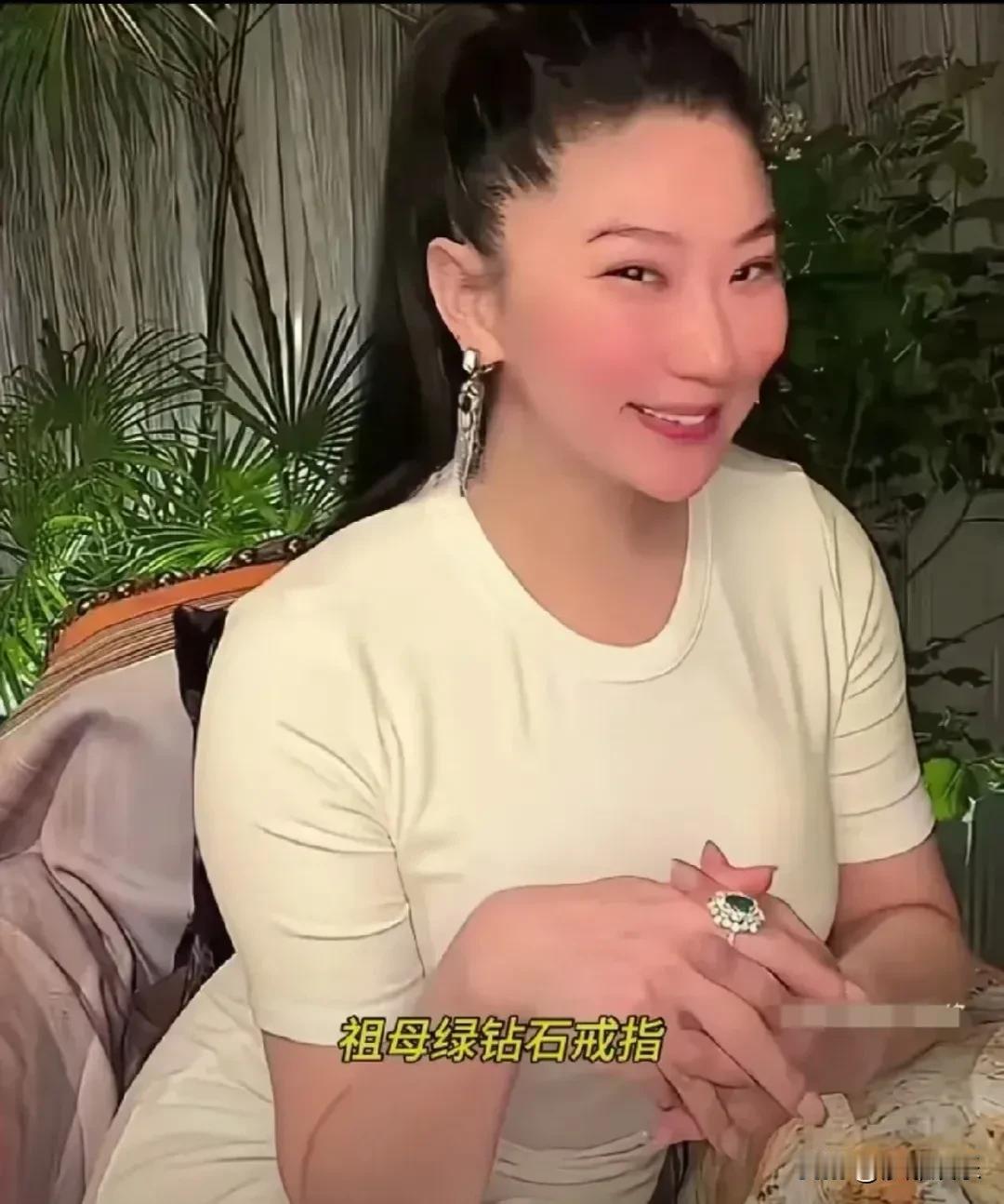 Coco高调晒珠宝回应传闻！谢贤走了，全网都在等一个人的回应——不是谢霆锋，