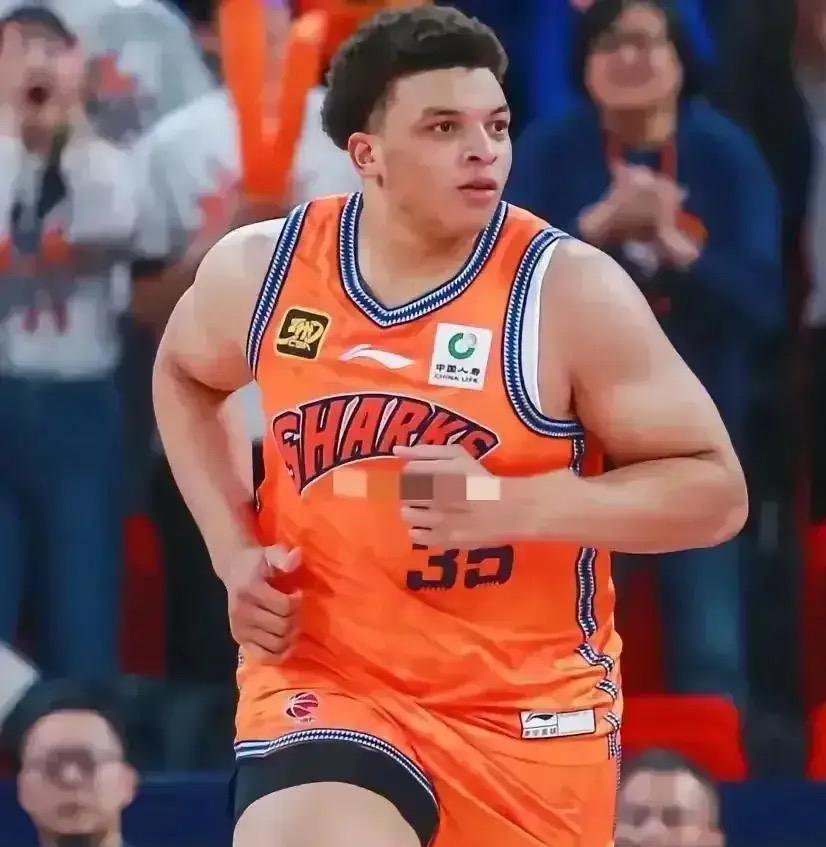 “小胖”洛夫顿签约意向首选NBA，然后才可能会是上海久事男篮。近日，在各个球队