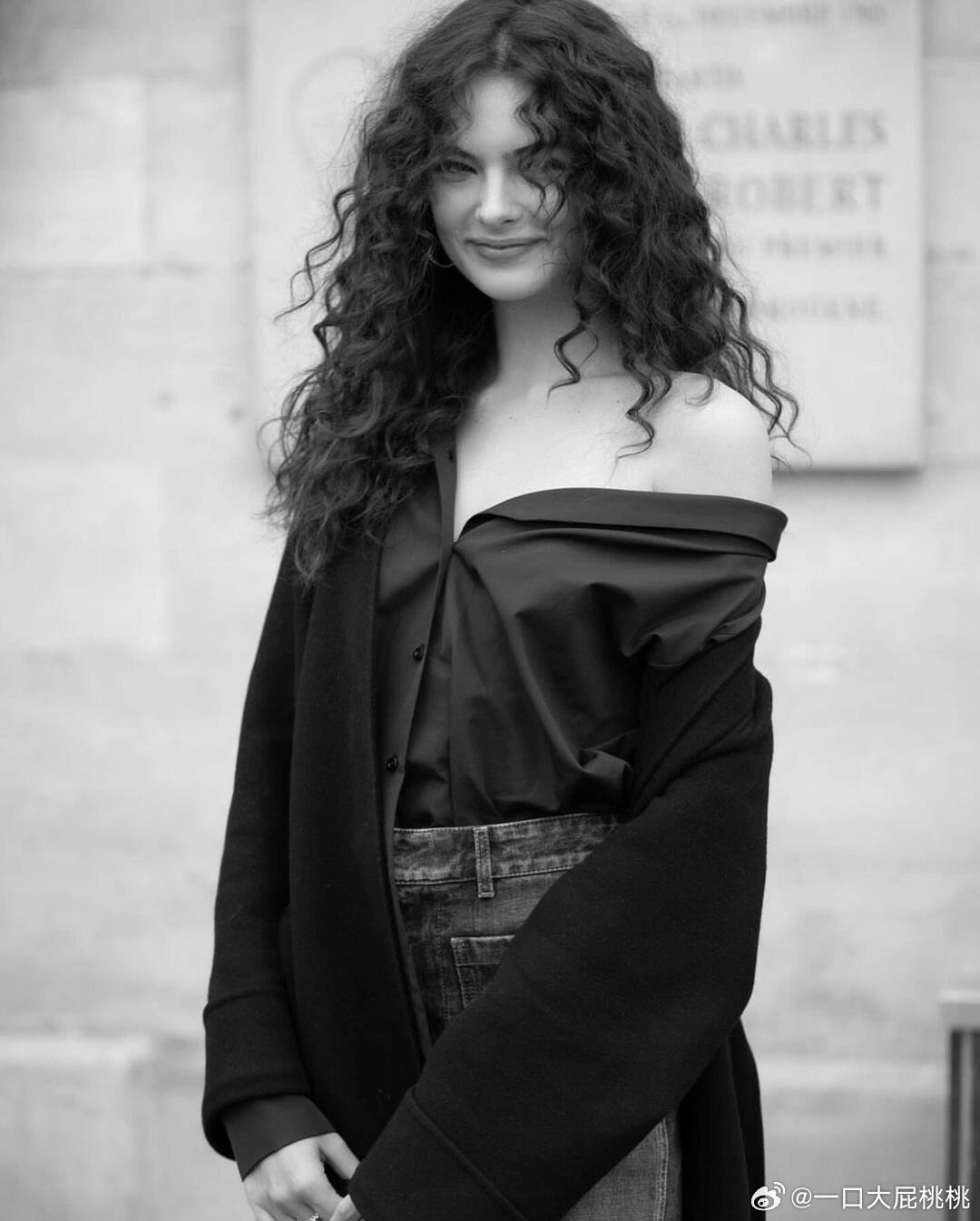 DevaCassel把迪奥穿的太美了，最美星二代气质也很独特！