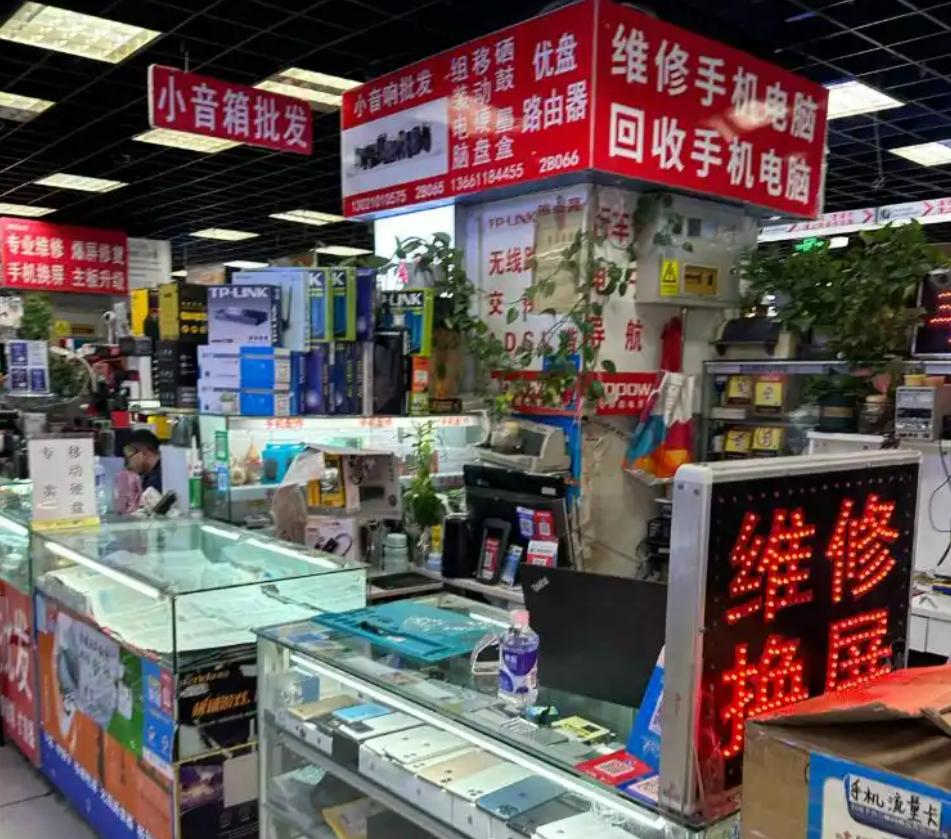 硬盘一天三价！电脑暴涨背后，AI才是“涨价推手”？网友：旧电脑再战三年！🌪️
