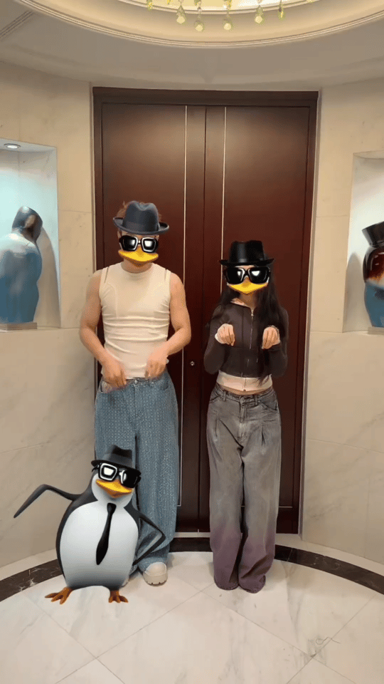 沈佳润跳企鹅舞的样子太治愈了！娇憨可爱的小碎步，配上甜甜的笑容，完美演绎什么是高