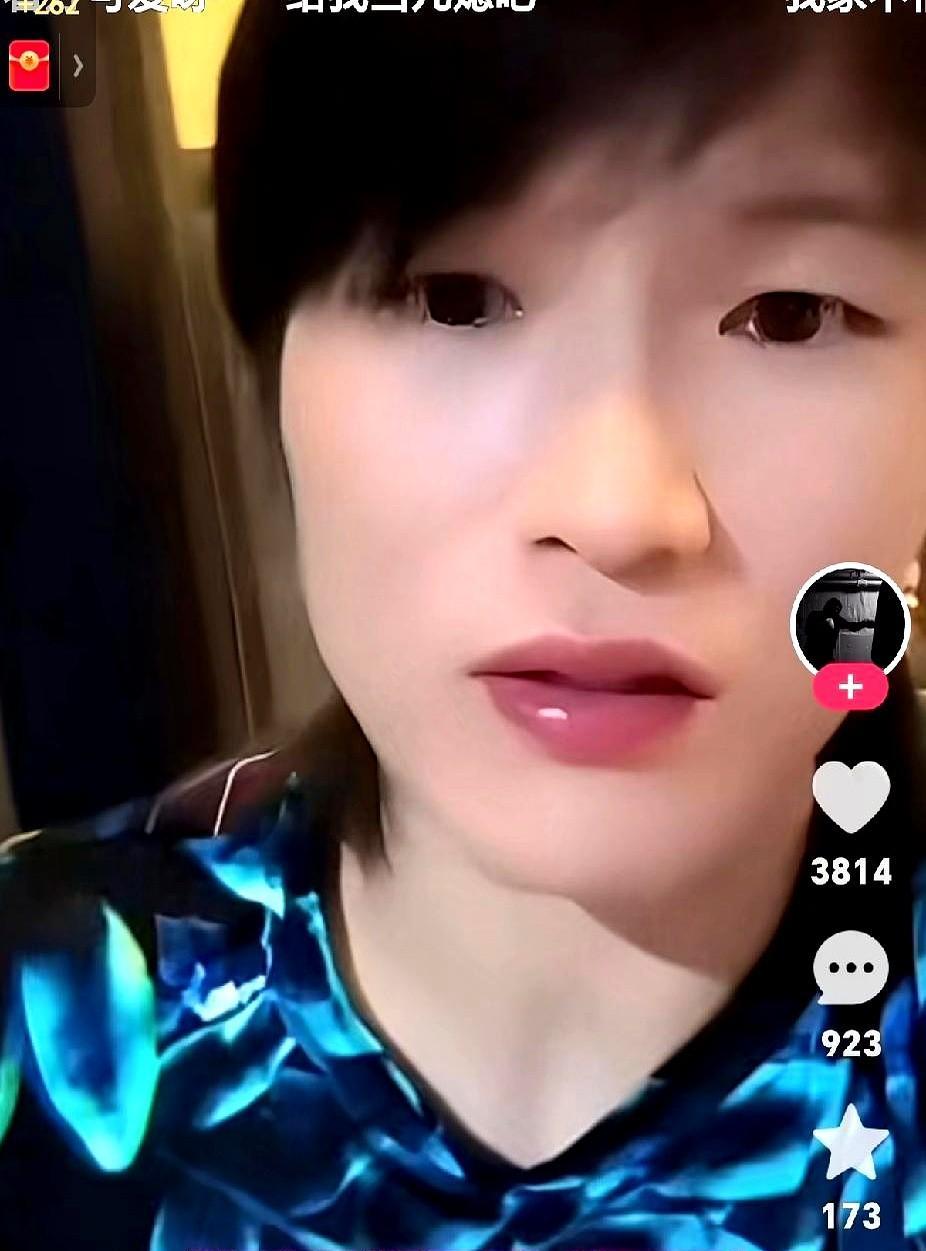 “都怕被我打。”一句话，把亚洲首位UFC女冠军张伟丽推上热搜。35岁，金牌满屋