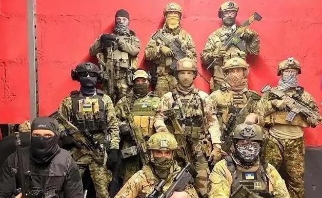 为什么俄罗斯放着几十万的正规军不用，却大量使用雇佣兵？说白了，俄乌这仗拖成了烧钱