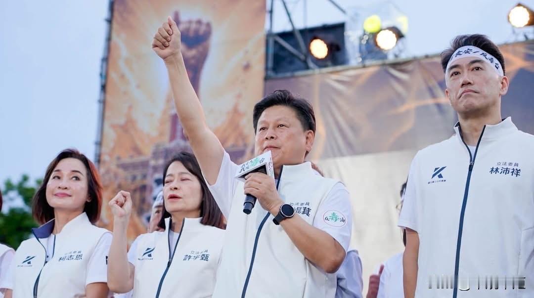 国民党立院党团总召傅崐萁今（25日）在脸书发文表示，今晚20万人塞爆凯道！人民反