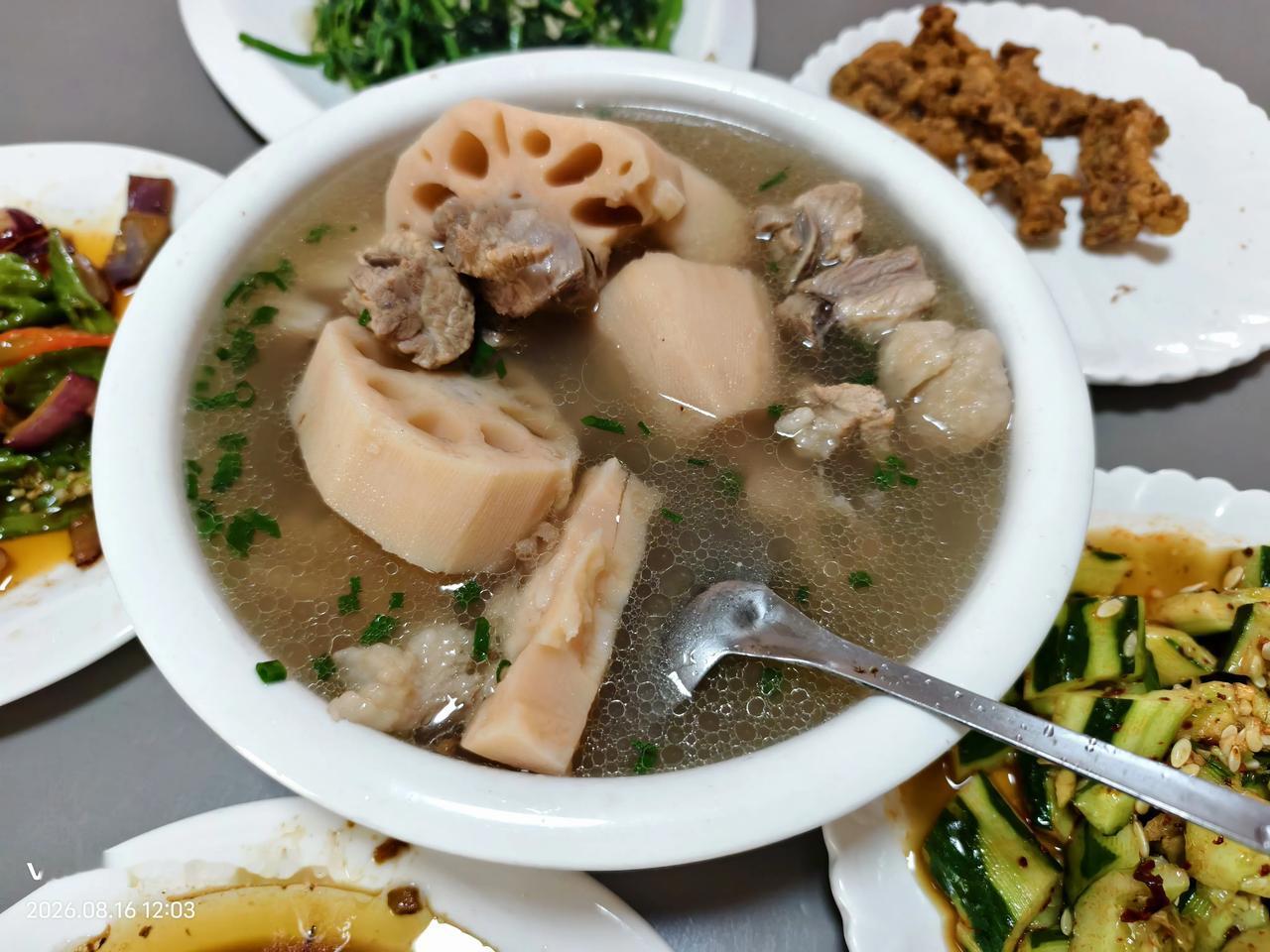 今日中餐家常菜分享这是我们在民宿的中餐
