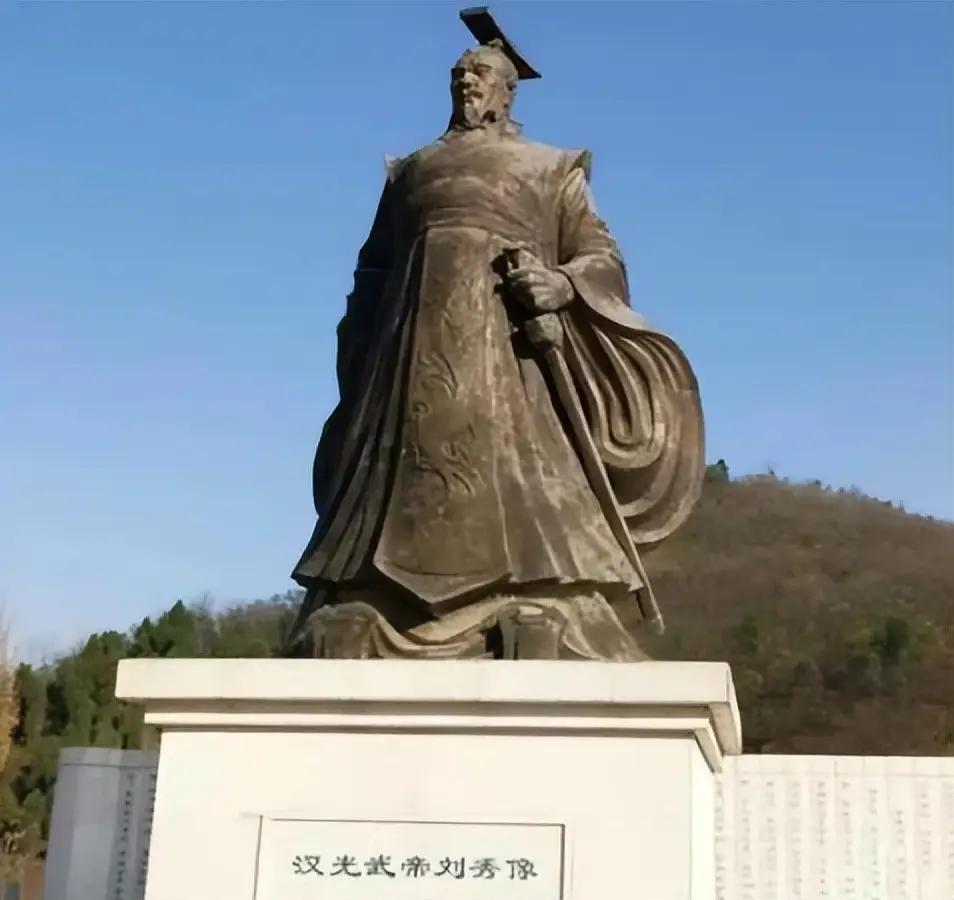 汉朝的西汉和东汉，严格意义上不是一个皇族血脉了公元25年，洛阳城里那把龙椅上