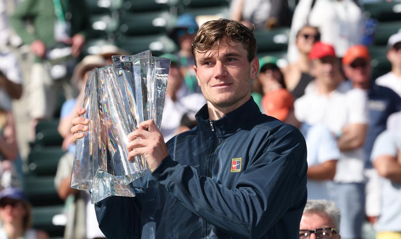 本赛季男子网坛的14项大赛(大满贯、大师赛和年终总决赛)，除了阿尔卡拉斯和辛纳联