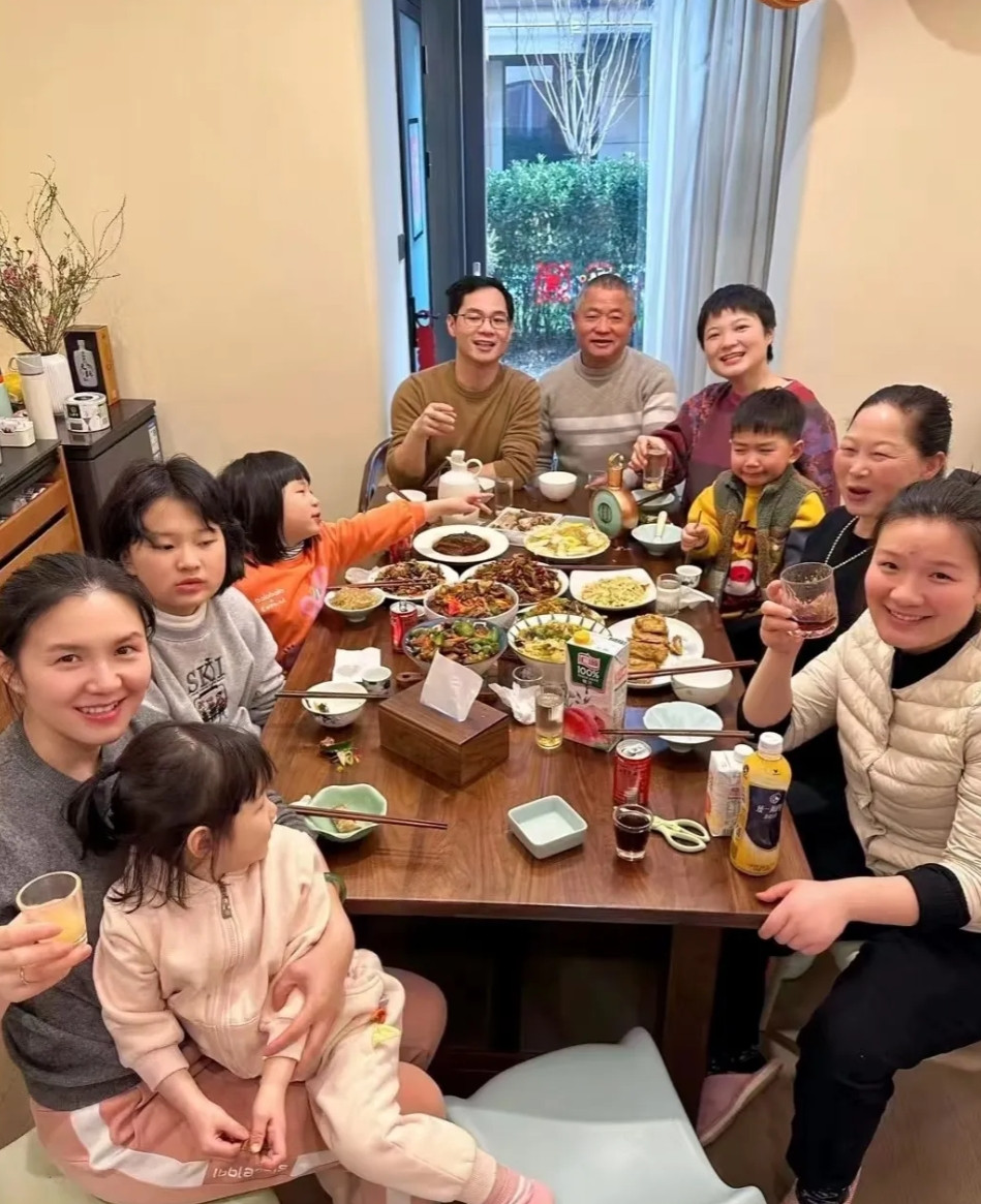 大姑姐真过分，自己没婆婆，就天天来我家蹭我婆婆的做的饭。昨天我直接对待姑姐说，这