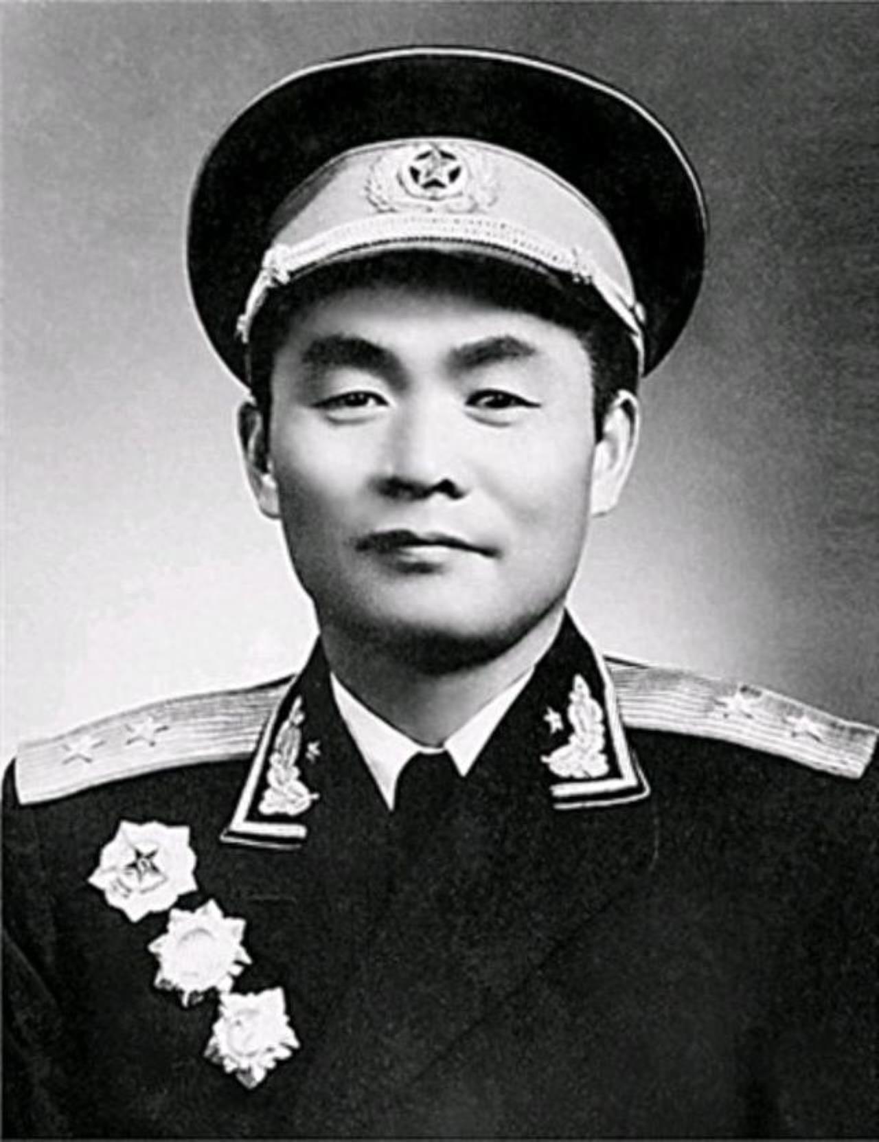 杜义德当兰州军区司令，有关部门考虑到他的职务，准备调配一辆皇冠轿车给他日常公务使