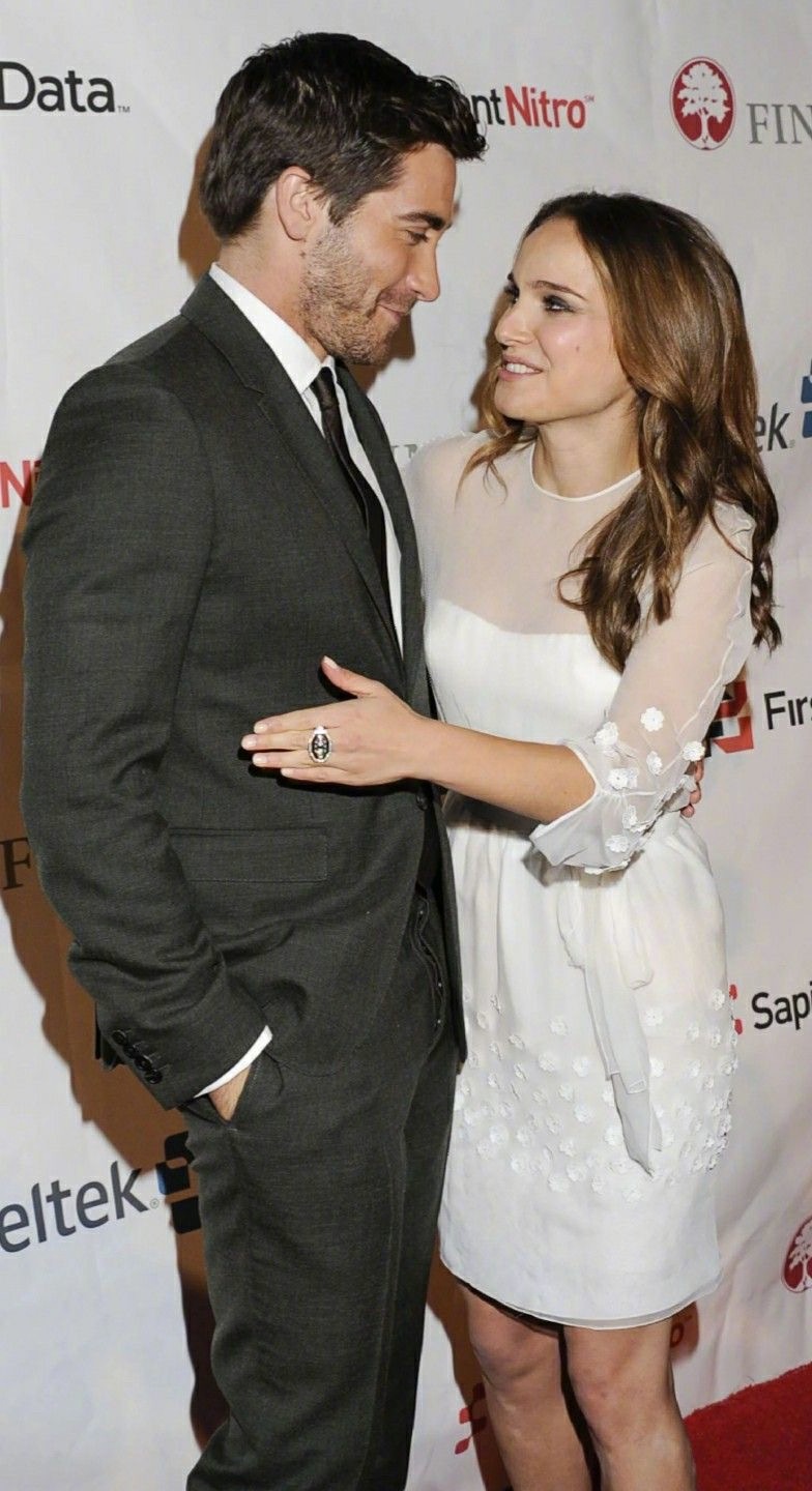 那些曾经的好莱坞情侣们———娜塔莉·波特曼和杰克·吉伦哈尔。据报道，娜塔莉和杰克