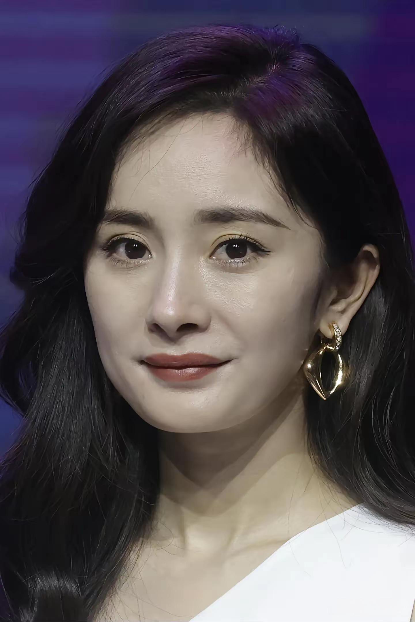 都说杨幂是国字脸不好看，但我真觉得杨幂长相特别符合我的审美，觉得她超级耐看！