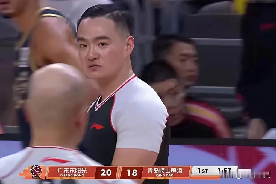 中国男篮为什么接连溃败于韩国队？这个裁判就是祸根。当年他把徐杰的防守当作犯规