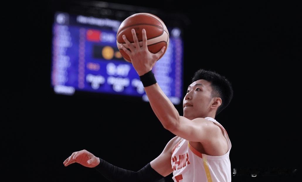 真的被廖三宁的赛场反差给整破防了！平时看CBA，真感觉他平平无奇，打法内敛