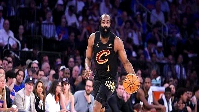 NBA历史上从来没人干成过这件事，现在只差661分了。哈登常规赛打了十几年，目前拿了29339分，排