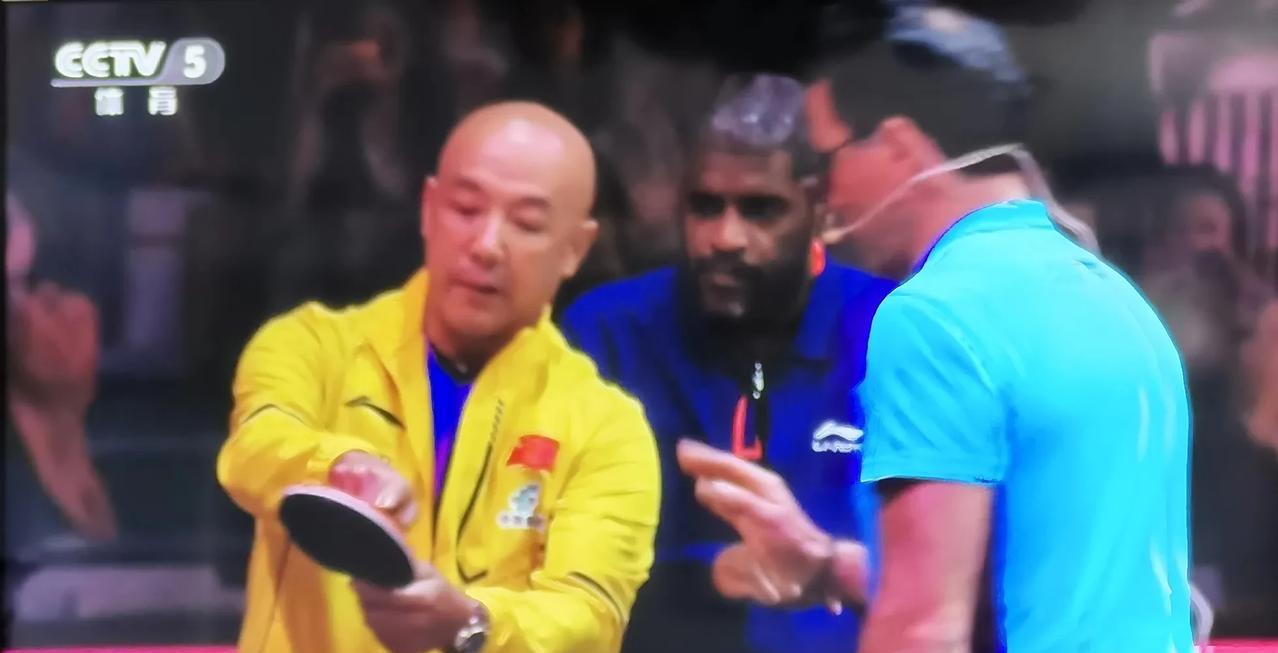 央视也急了：要还王楚钦一个公道！中午央视体育新闻中用时达七分钟专门报道王楚钦球拍