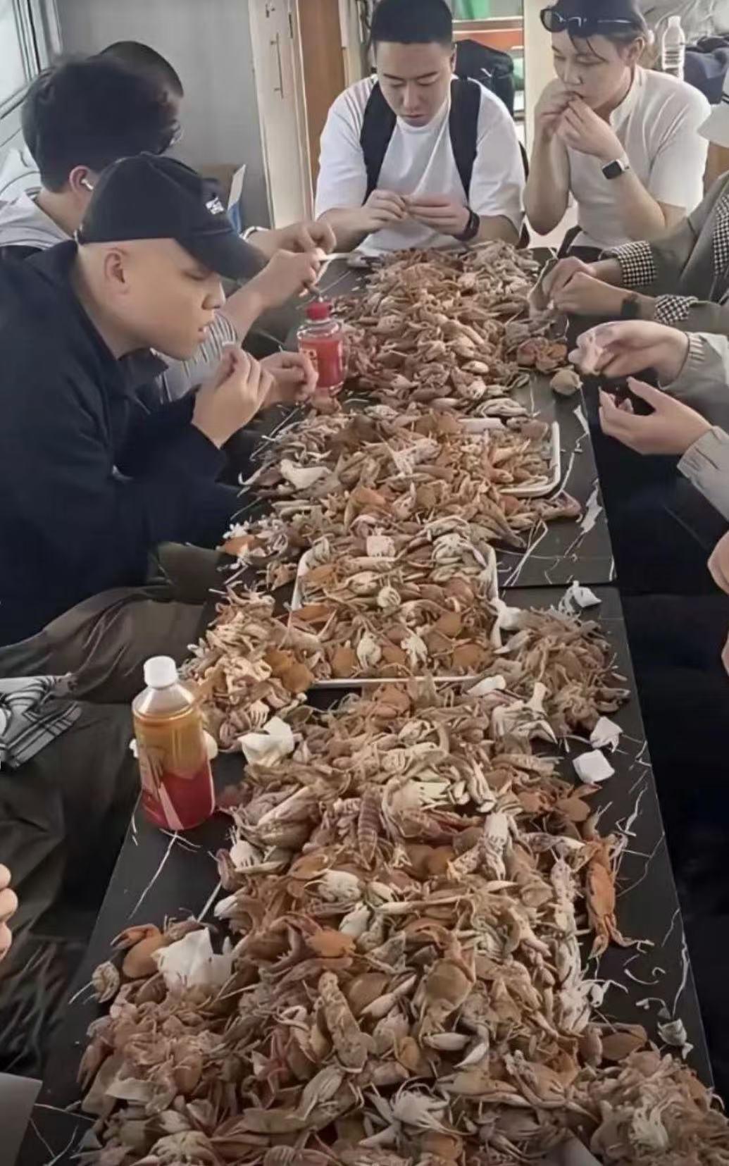 这是什么情况，肯定去海边了