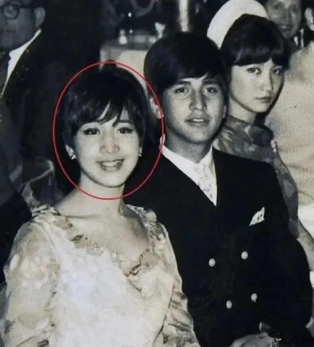 赌王何鸿燊的长子各方面看起来就是一个妥妥的贵公子，因为他的长相英俊，身材高瘦，气