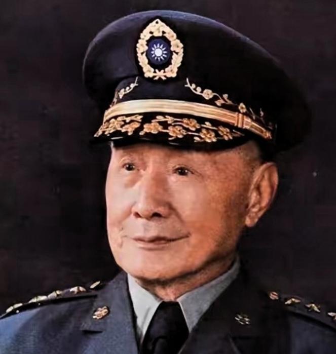 军统抓了何应钦的副官，何应钦当场怒斥戴笠：你连给我站岗的资格都没有！戴笠听后冷汗